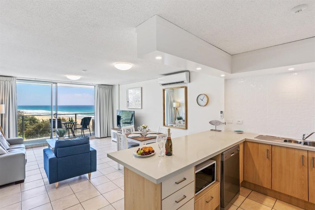 One The Esplanade Apartments On Surfers Paradise Гоулд Коуст Екстериор снимка