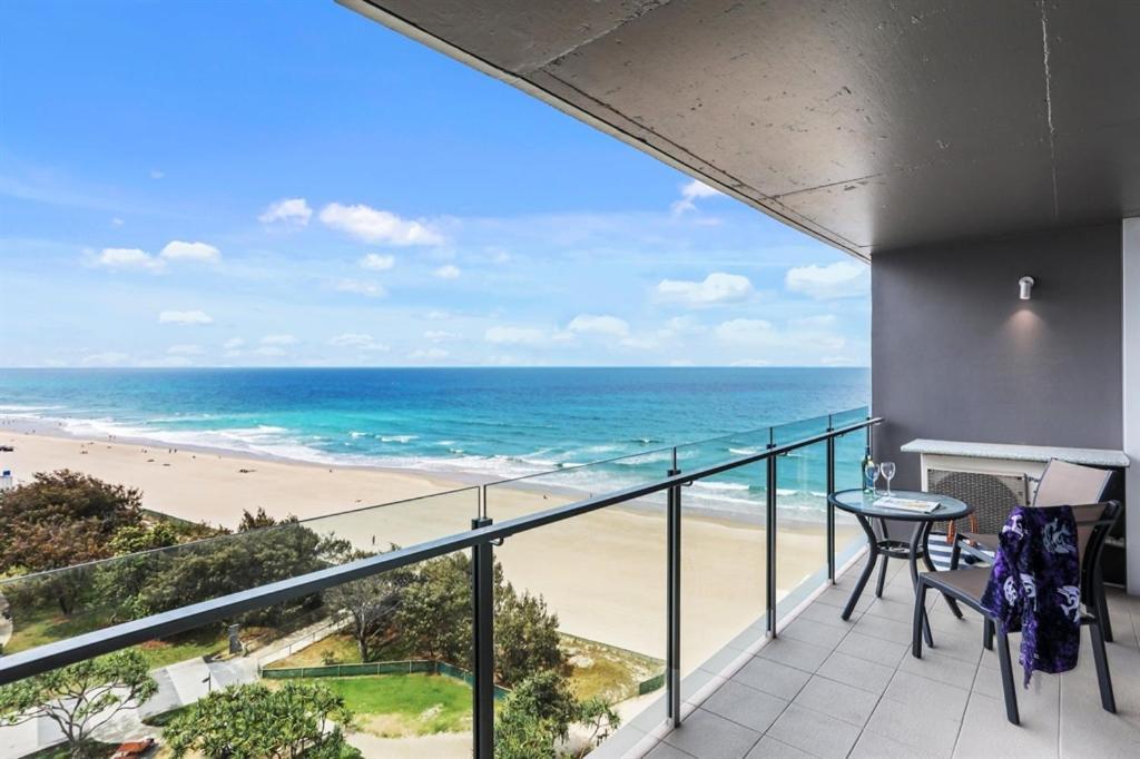 One The Esplanade Apartments On Surfers Paradise Гоулд Коуст Екстериор снимка