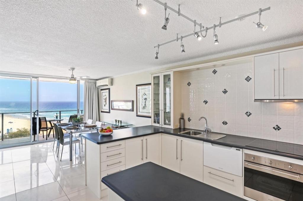 One The Esplanade Apartments On Surfers Paradise Гоулд Коуст Екстериор снимка