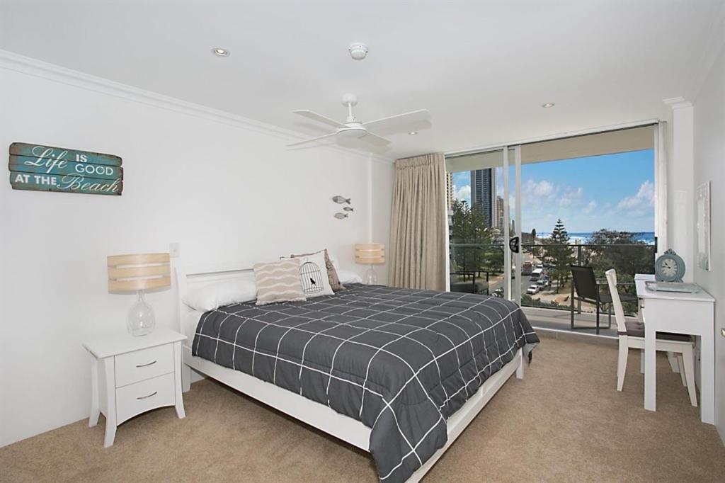 One The Esplanade Apartments On Surfers Paradise Гоулд Коуст Екстериор снимка