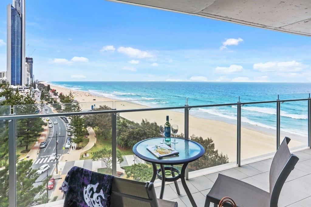 One The Esplanade Apartments On Surfers Paradise Гоулд Коуст Екстериор снимка