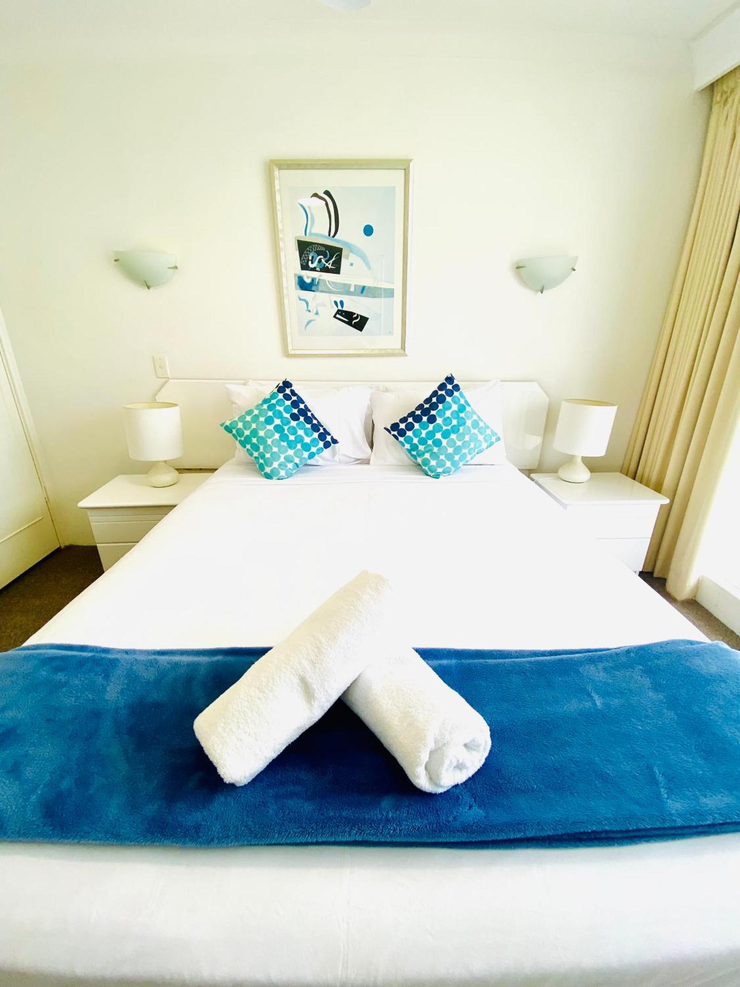 One The Esplanade Apartments On Surfers Paradise Гоулд Коуст Екстериор снимка