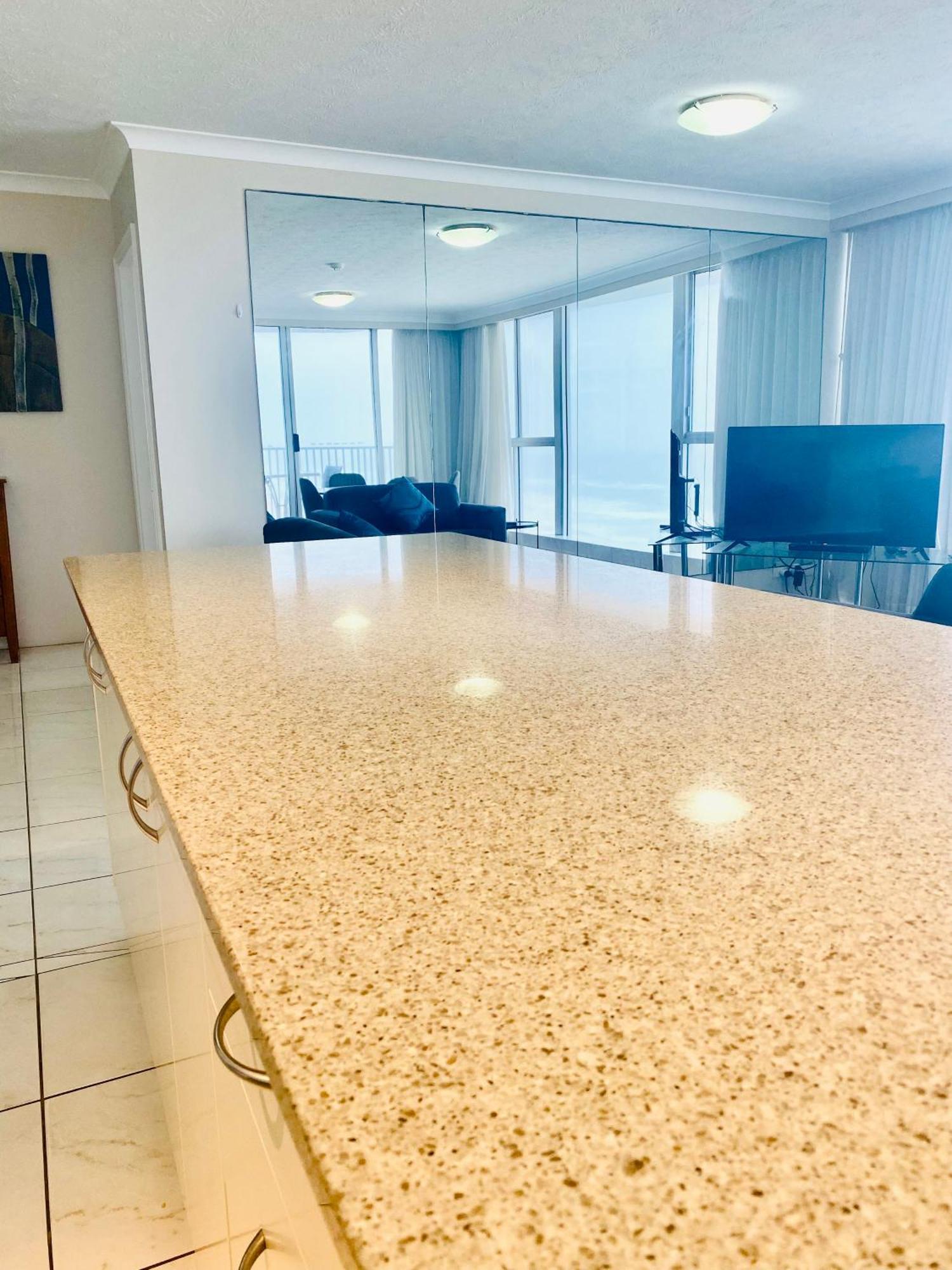 One The Esplanade Apartments On Surfers Paradise Гоулд Коуст Екстериор снимка