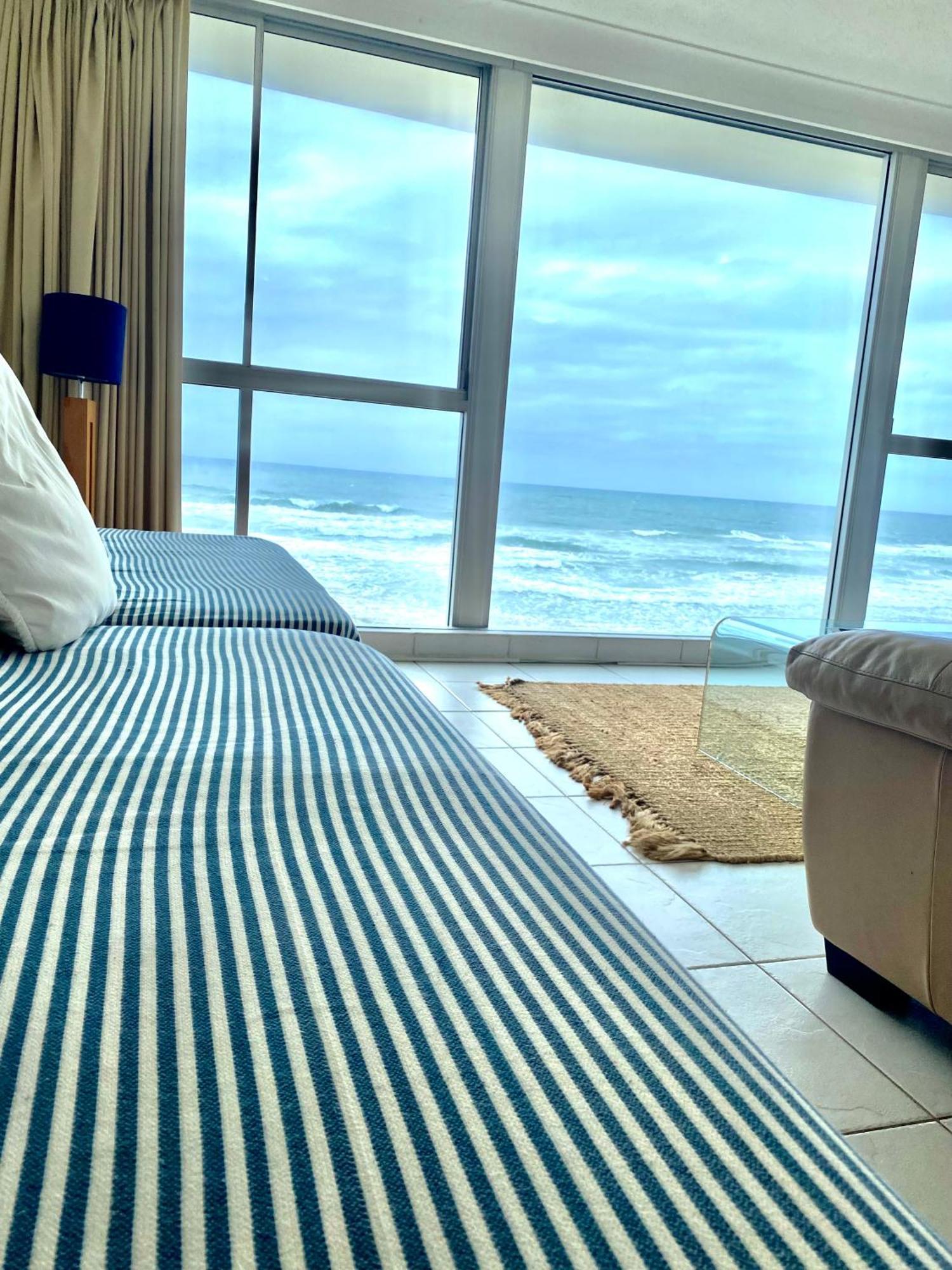 One The Esplanade Apartments On Surfers Paradise Гоулд Коуст Екстериор снимка