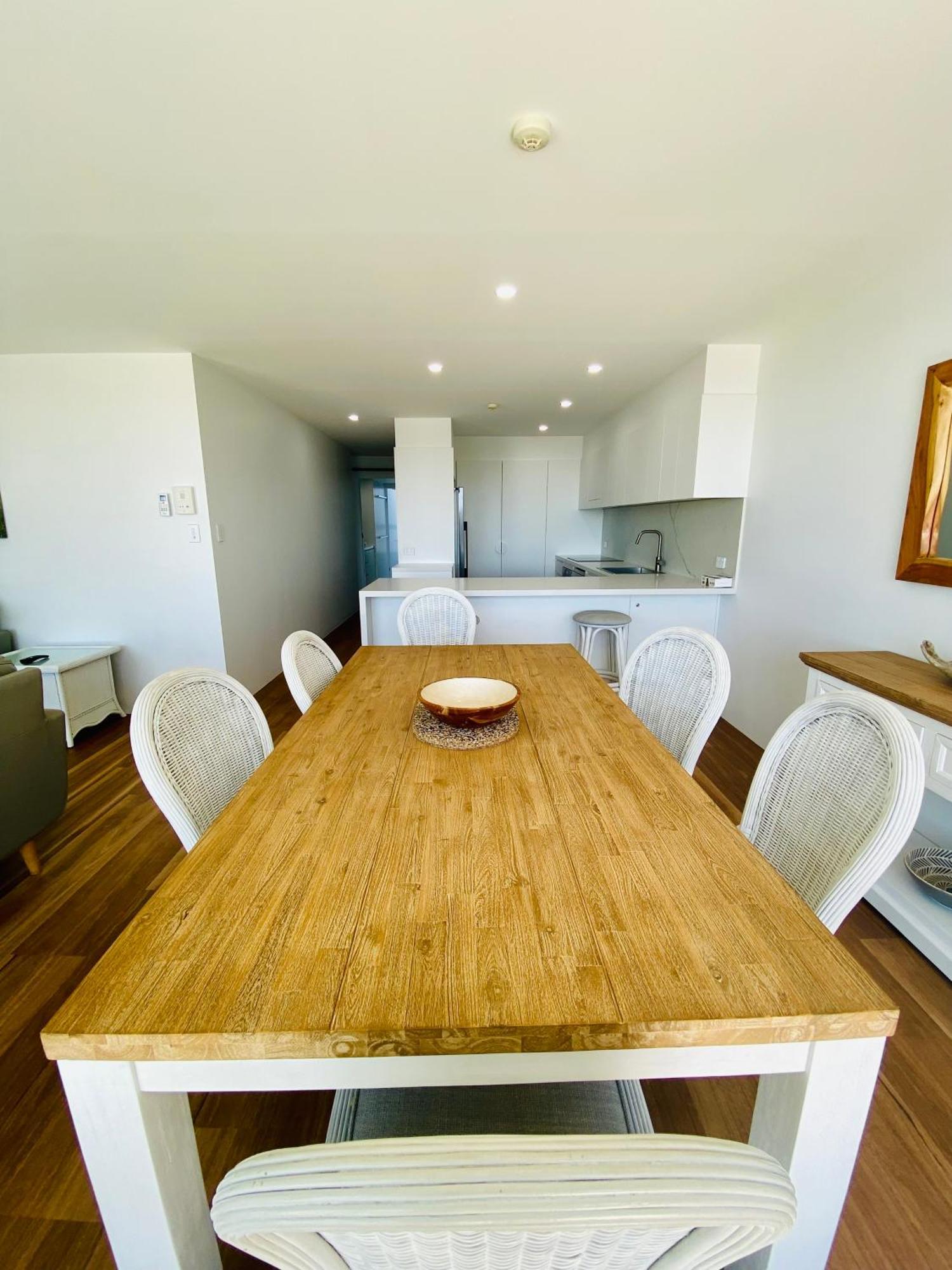 One The Esplanade Apartments On Surfers Paradise Гоулд Коуст Екстериор снимка