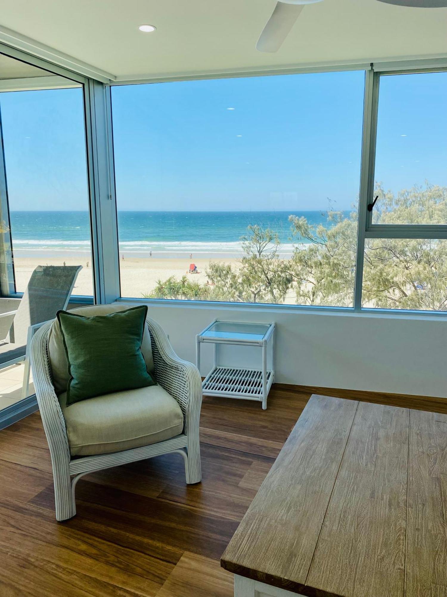One The Esplanade Apartments On Surfers Paradise Гоулд Коуст Екстериор снимка