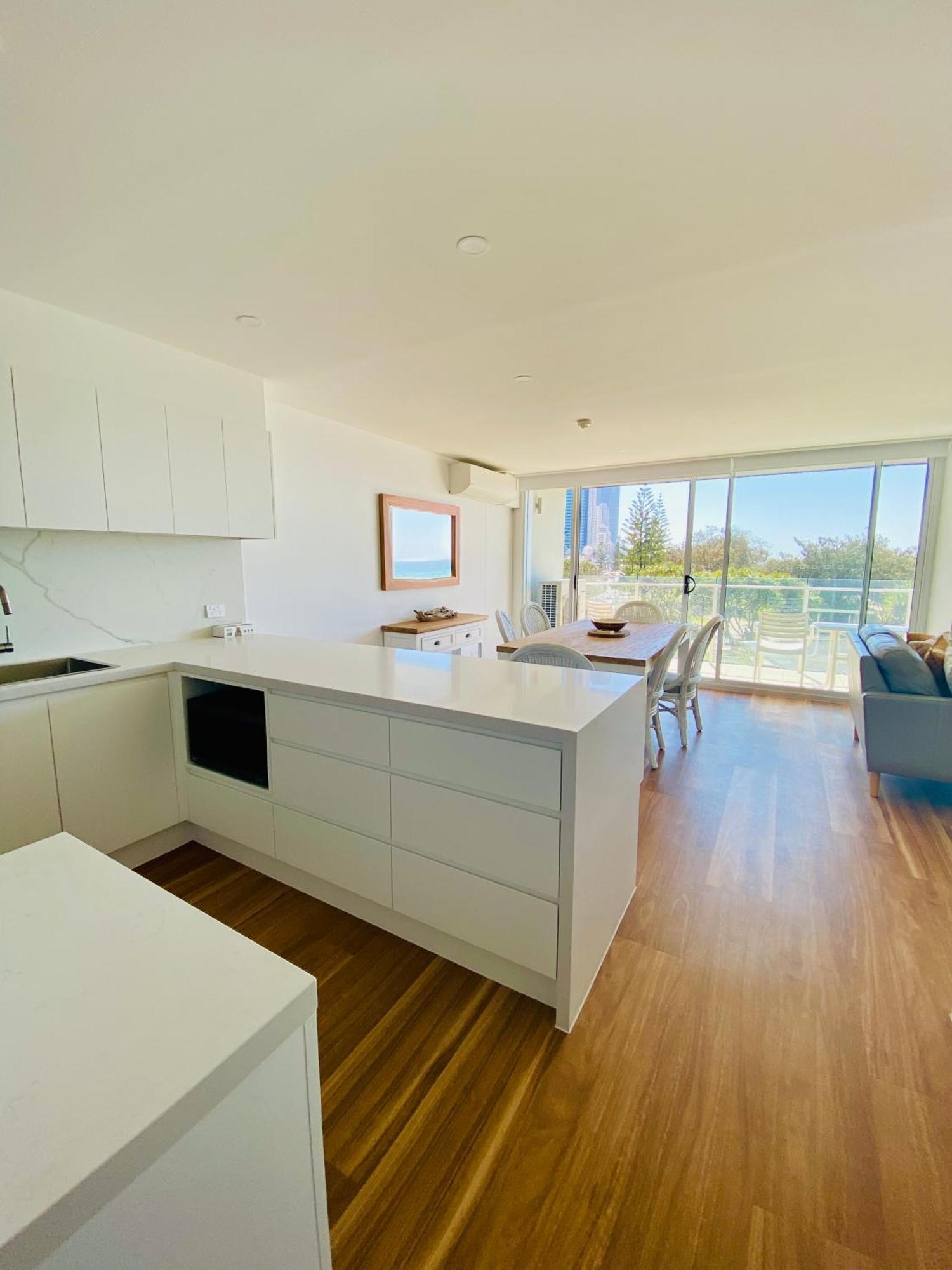 One The Esplanade Apartments On Surfers Paradise Гоулд Коуст Екстериор снимка