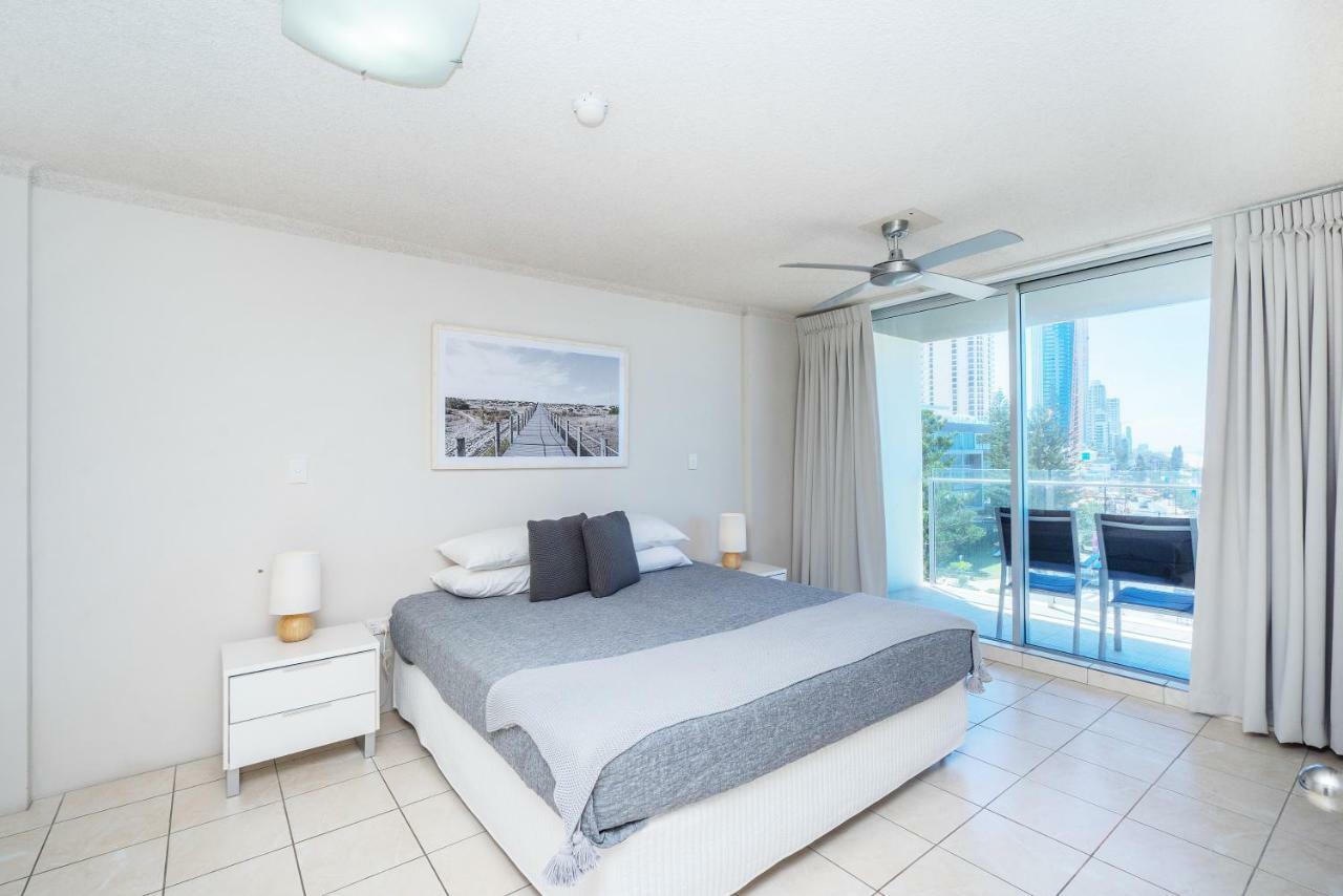 One The Esplanade Apartments On Surfers Paradise Гоулд Коуст Екстериор снимка